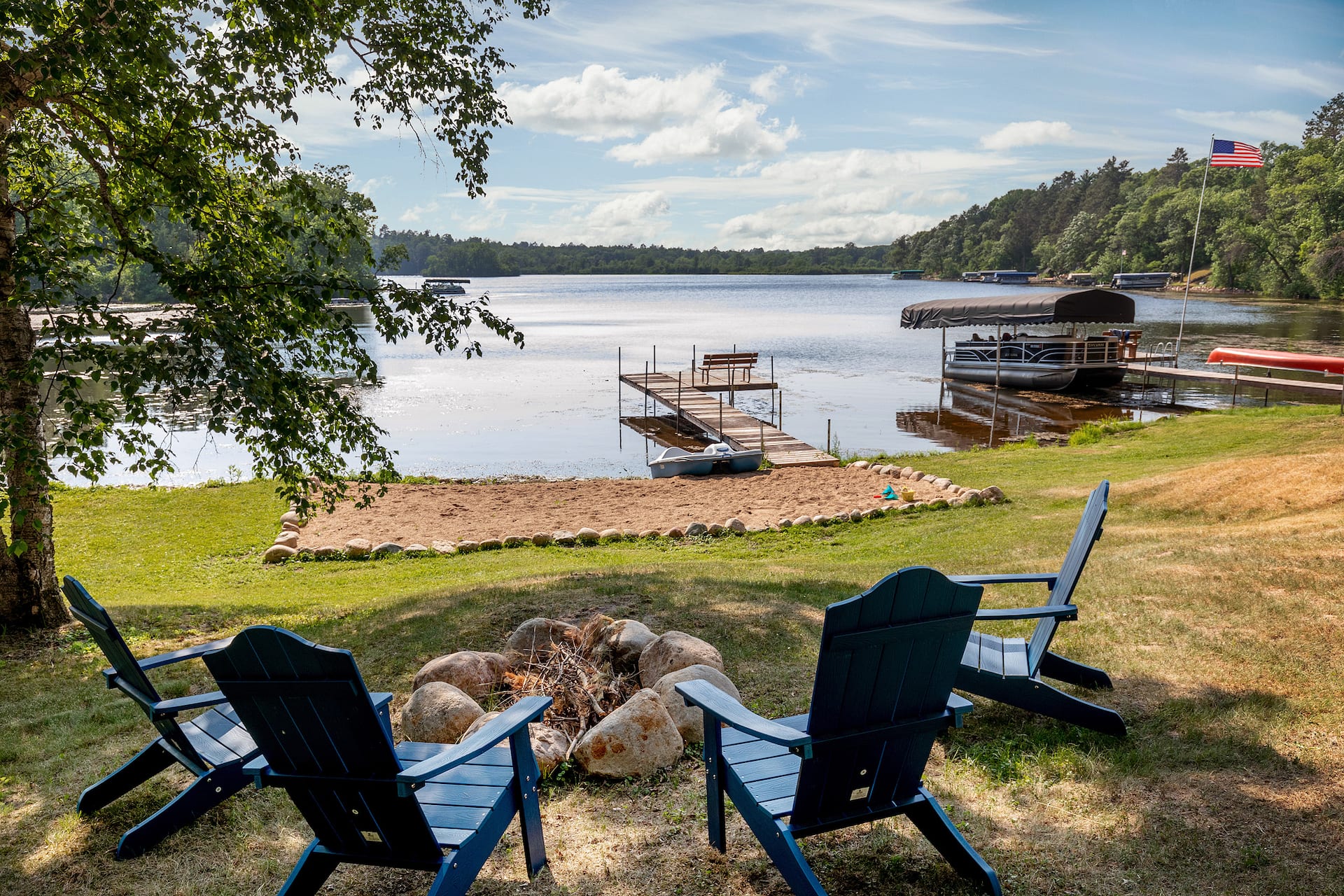 Peaceful Lakefront/Grill/Kayaks/Firepit/Pets ok