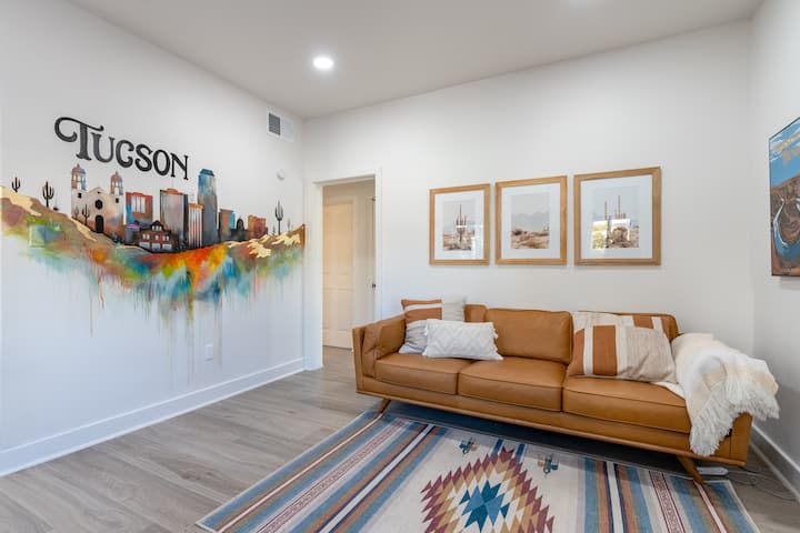Fresh Bungalow Just Steps From University Of Arizona! Sleeps Six! Bring The Fam! - Tucson, AZ