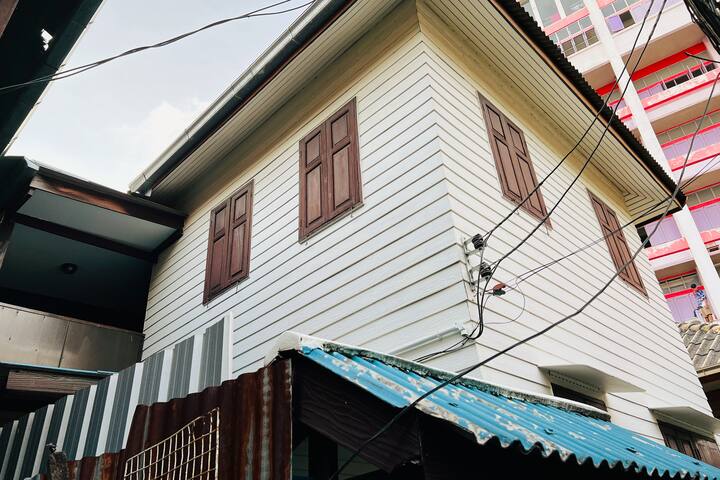 146 Canal – Entire House, Khaosan road gallery image 5