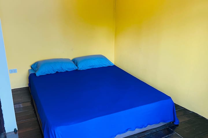 Manželská posteľ s balkónom