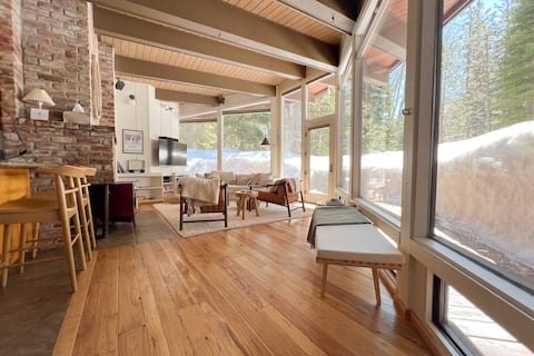 Byron's Bach - Bright & Comfy Gem - Hot Tub - View