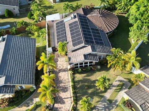 Serenity Villa, Drax hall Country Club, fully A/C