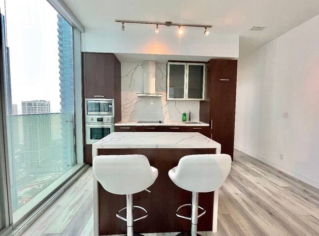 CN Tower View! Entire Brand New Condo/Free Parking gallery image 4