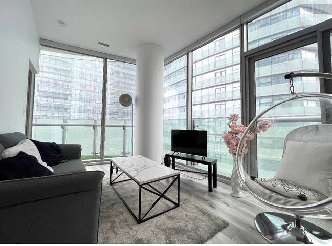 CN Tower View! Entire Brand New Condo/Free Parking gallery image 2