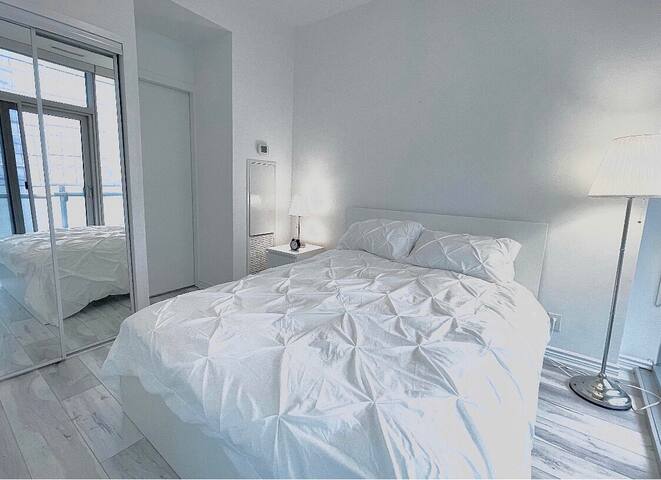 CN Tower View! Entire Brand New Condo/Free Parking gallery image 3