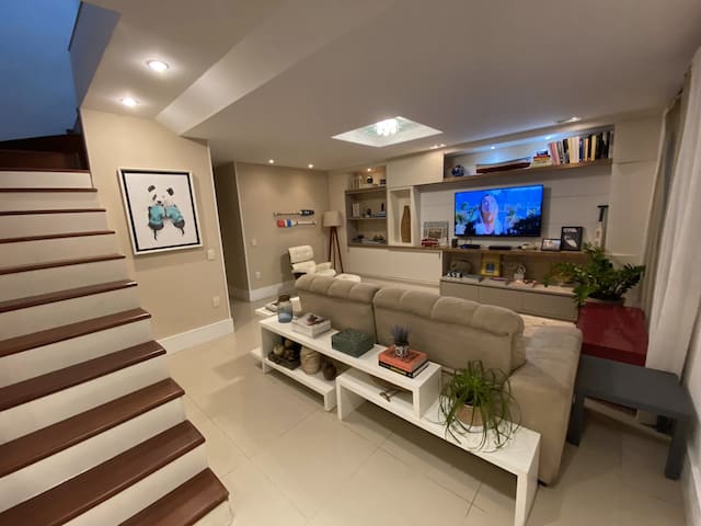 Linda casa praiana, com 3 quartos na Barra