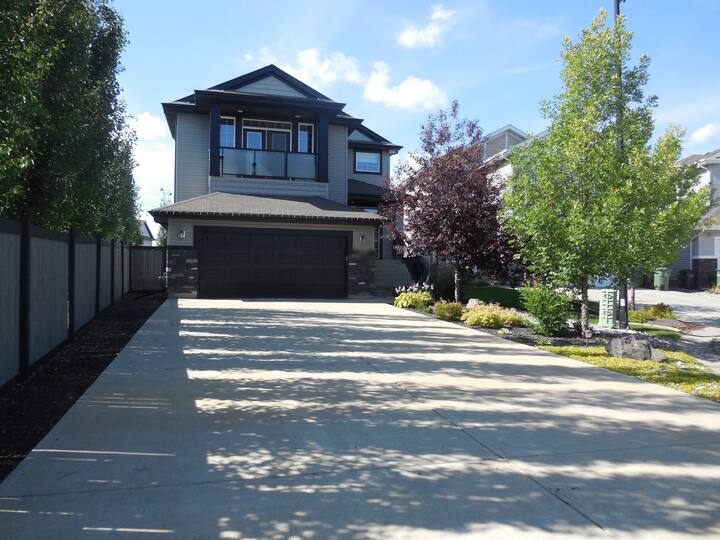 Basement Suite With Kitchen Near Edmonton Airport Guest suites for