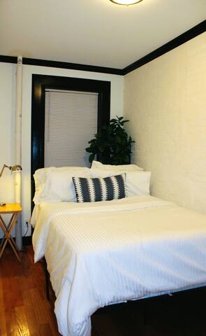 Opulent Room – Penthouse Suite Bedford-Stuyvesant gallery image 5