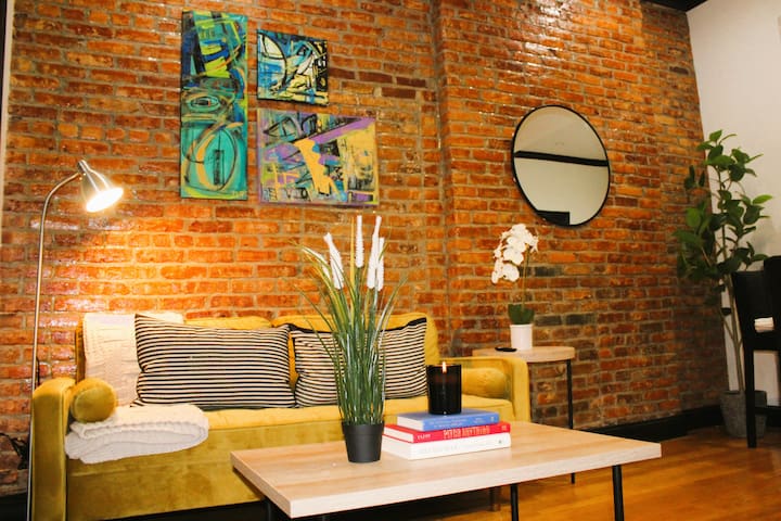 Opulent Room – Penthouse Suite Bedford-Stuyvesant gallery image 2