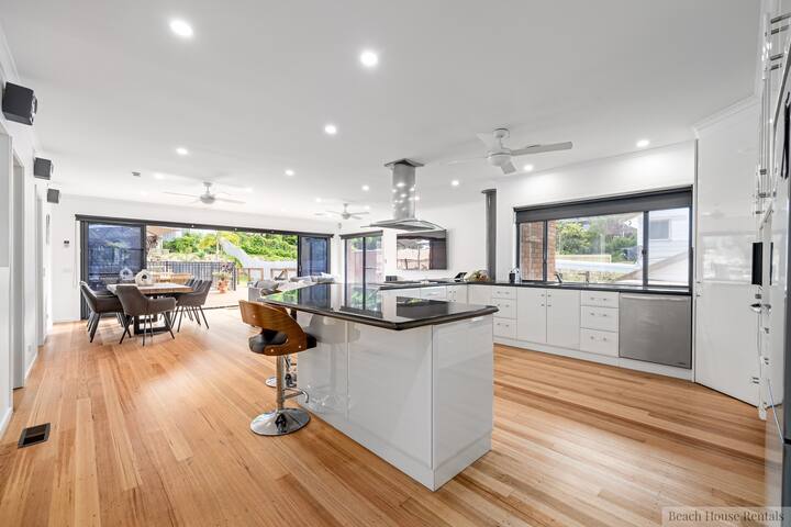 Panorama Heated Pool & Hot Spa Holiday Entertainer gallery image 3