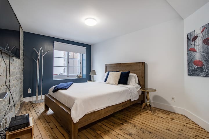Charming 2BR Heart of Old Québec(Free Parking,AC) gallery image 4
