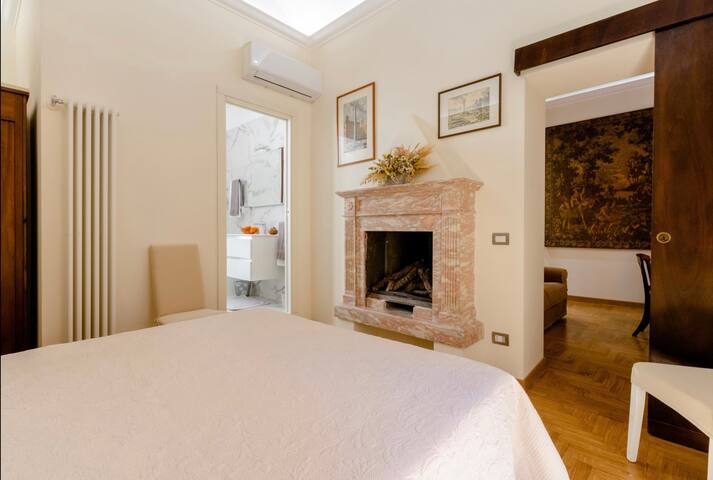 Bernini Palace Apartment gallery image 3