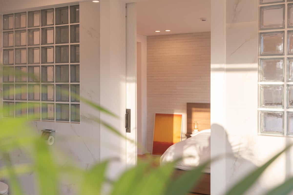 بنيت في مواجهة الجنوب 1025 - B يمكنك تجربة أشعة الشمس الدافئة طوال اليوم.