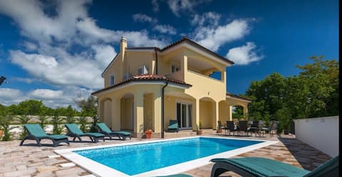 Fantastic villa with pool