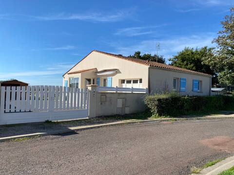 Charming House 15 minutes from the beaches "Nos Pierres"