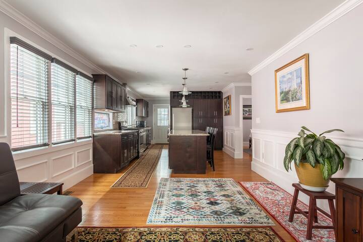 Luxury Cambridge Apartment with Driveway Parking gallery image 3