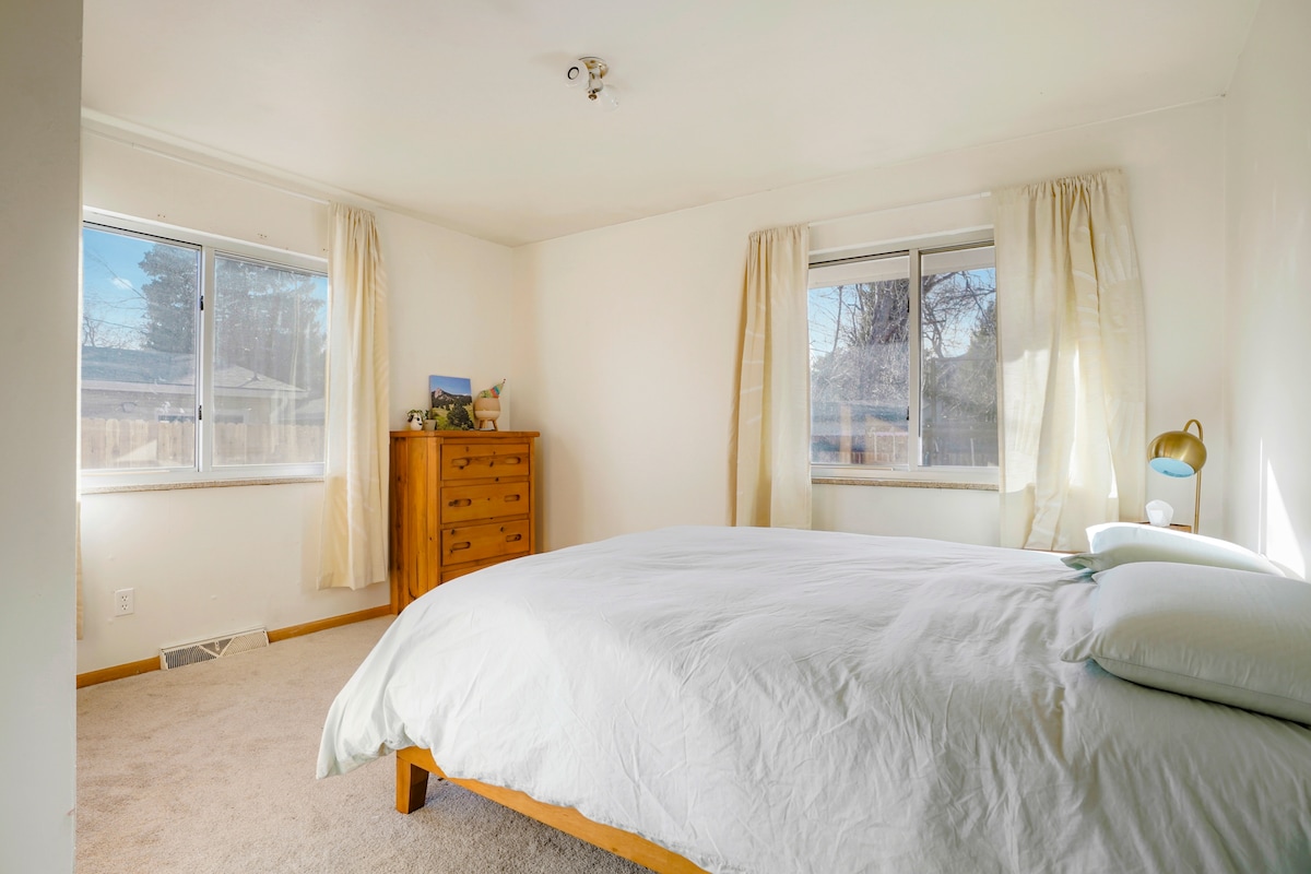 ห้องนอน #3 เตียงควีนไซส์