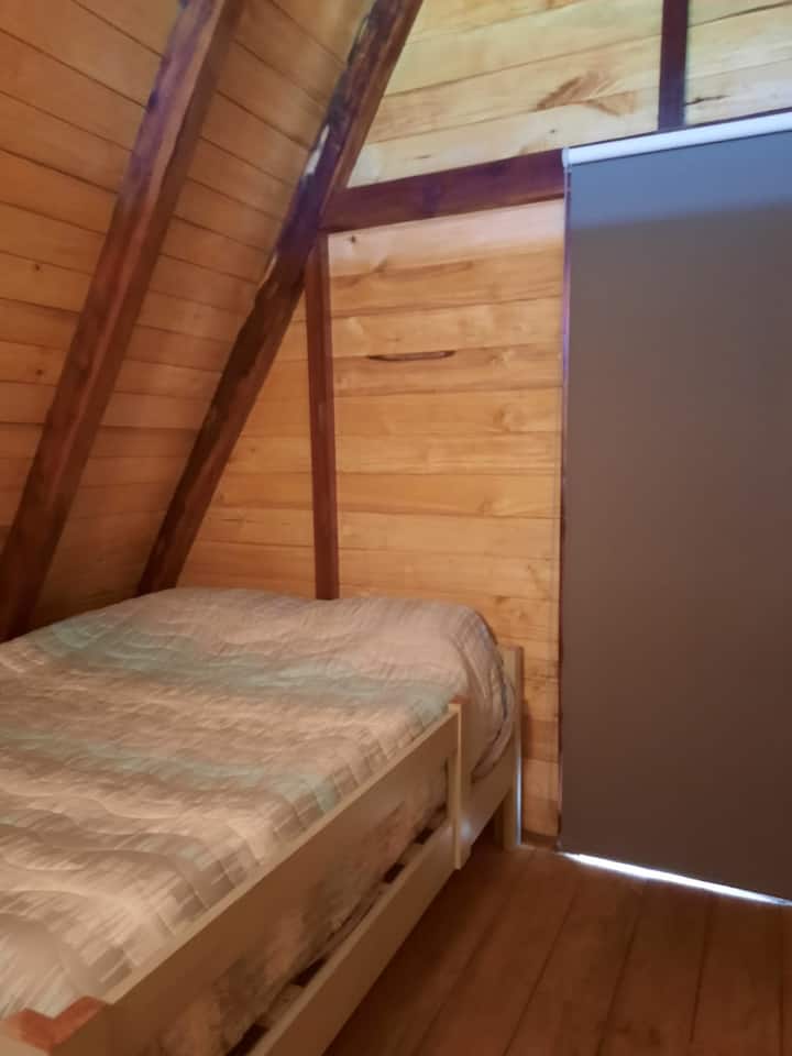 Kitanda cha ukubwa wa malkia,  mlango wa luva za nje zilizozimwa