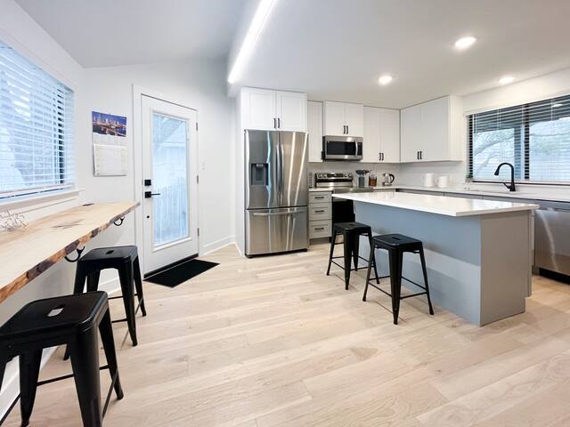 Spacious Stylish 6B-Monthly Stays Near Lake Austin gallery image 5