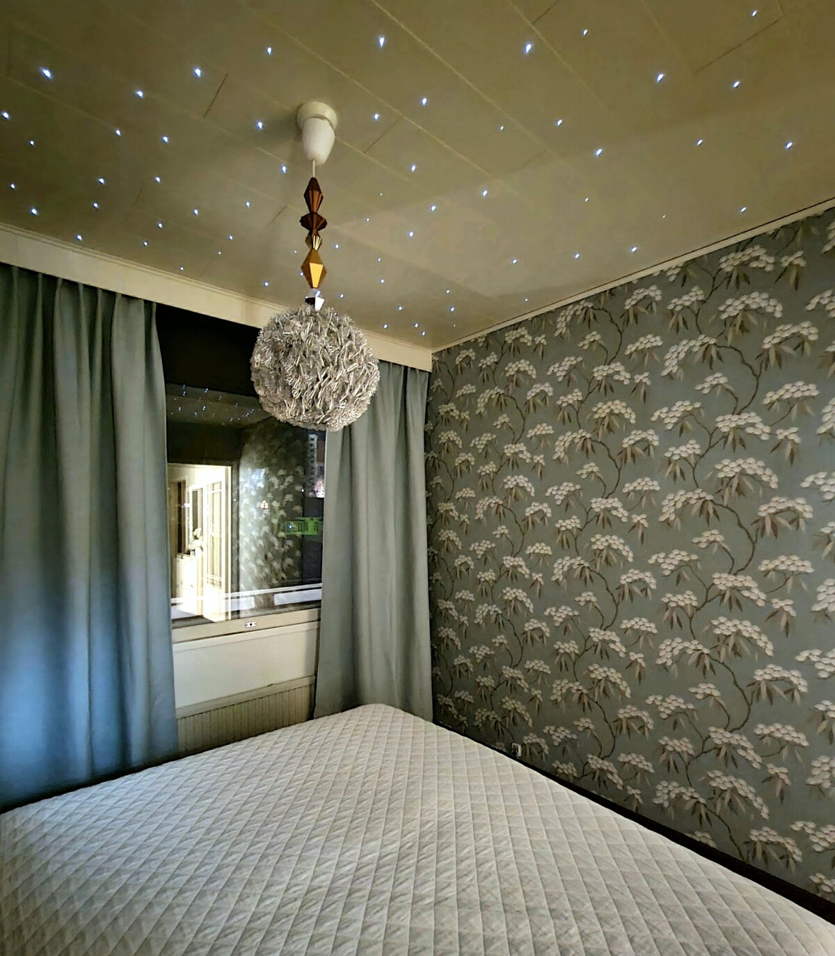 นอกจากนี้คุณยังมีโอกาสได้นอนใต้แสงดาว!