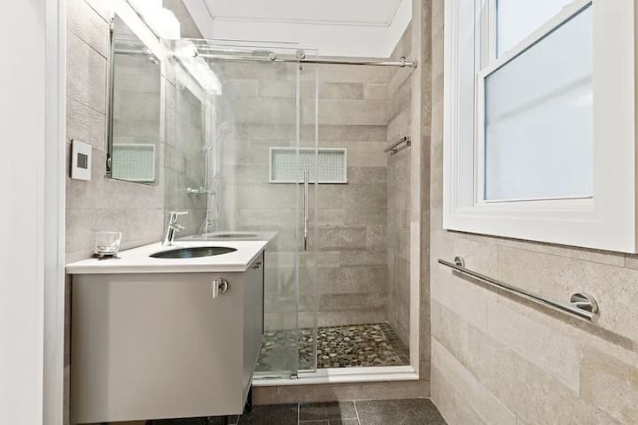 Luxury Modern 3Bed Condo Minutes to Times Square