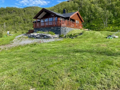 Great cabin with mountain, sea and northern lights views