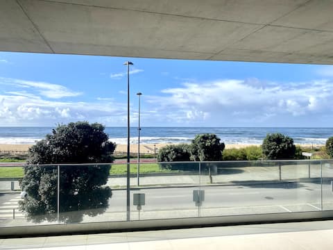Beachside, Seaview, Free Parking, 3-Bedroom Apt