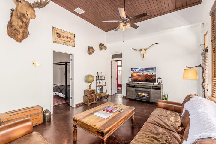 Stay In Historic Tombstone | Walk To Allen St - Tombstone, AZ