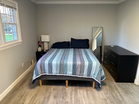 Private Room in a Scenic NYC Suburb