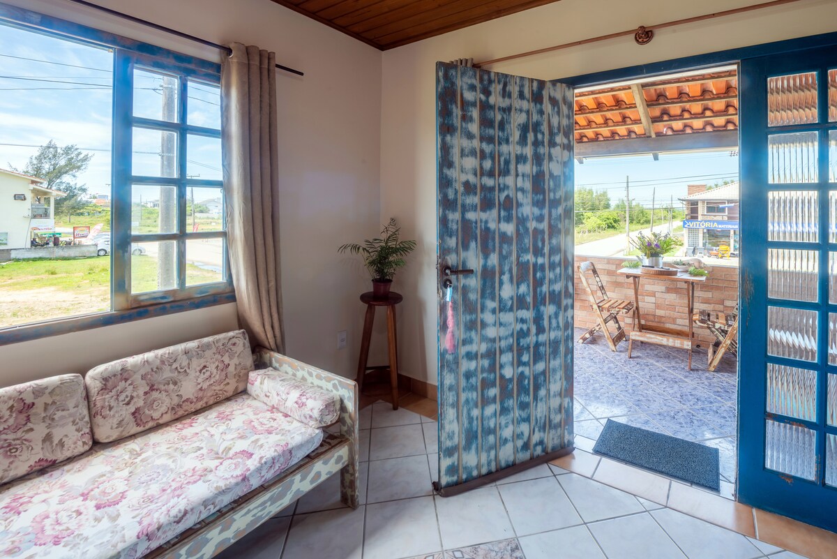 Дневна соба со рустикален кауч