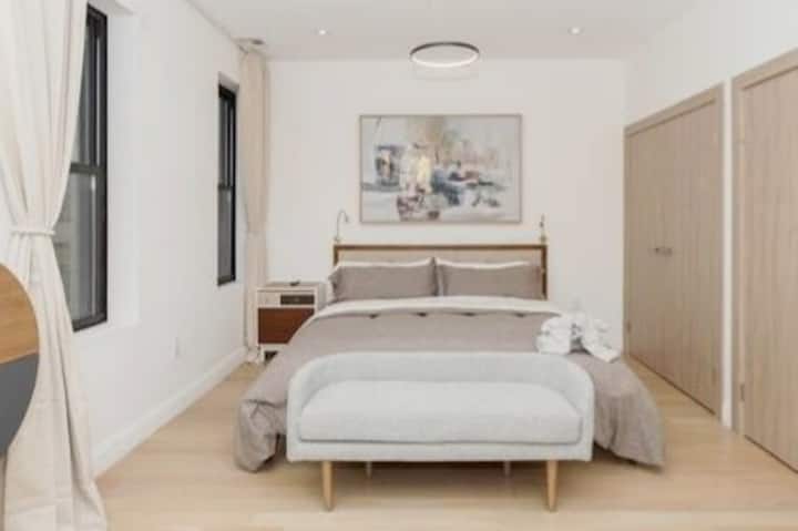 Designer Modern Lux 3bed Condo Minutes to Times Sq