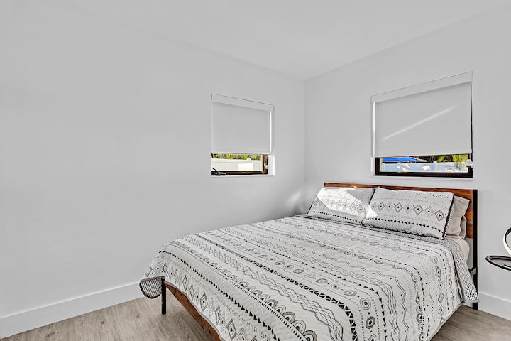 3 bedroom/ queen bed. 