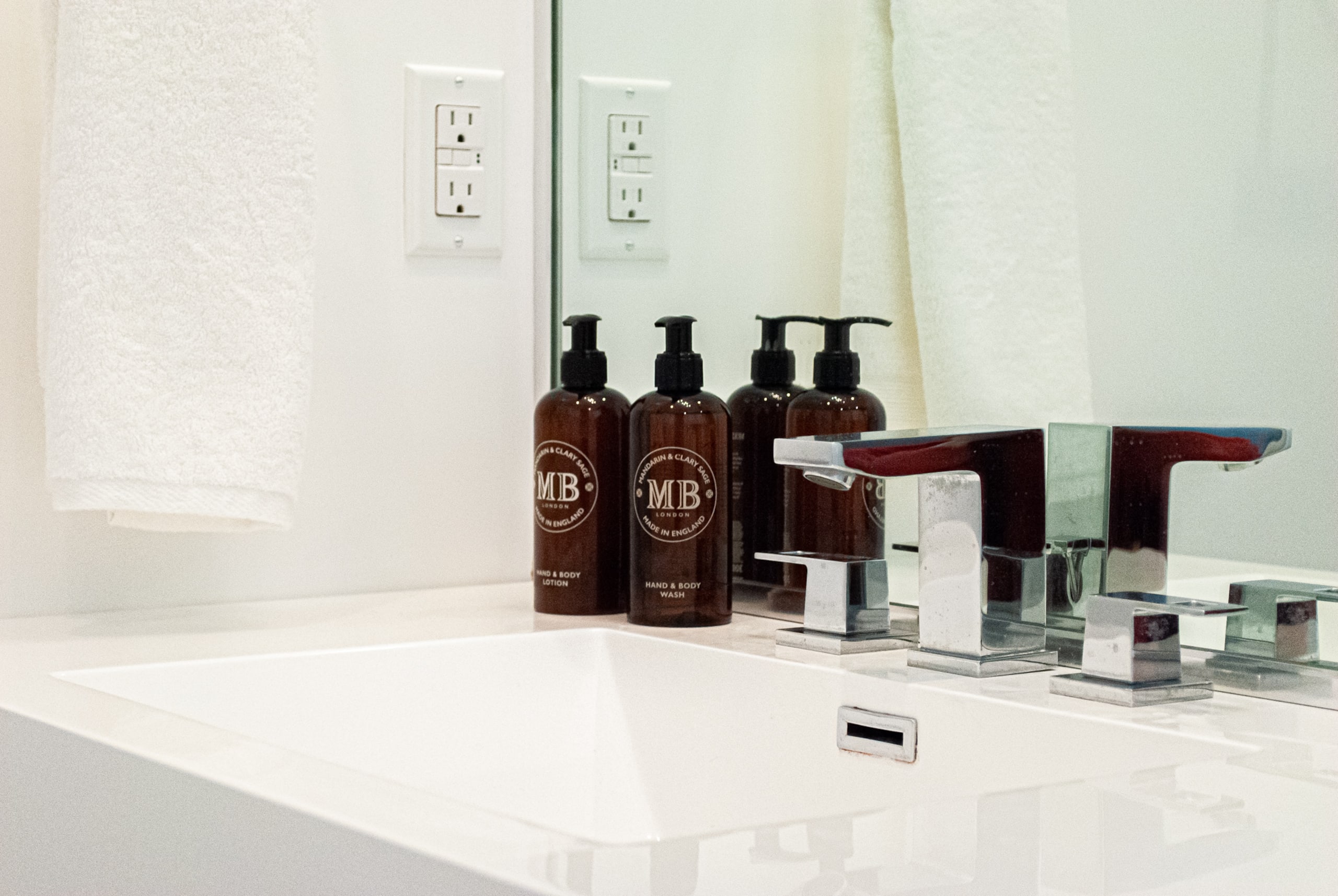 Home in San Francisco · ★4.98 · 3 bedrooms · 3 beds · 2 baths - Image 20