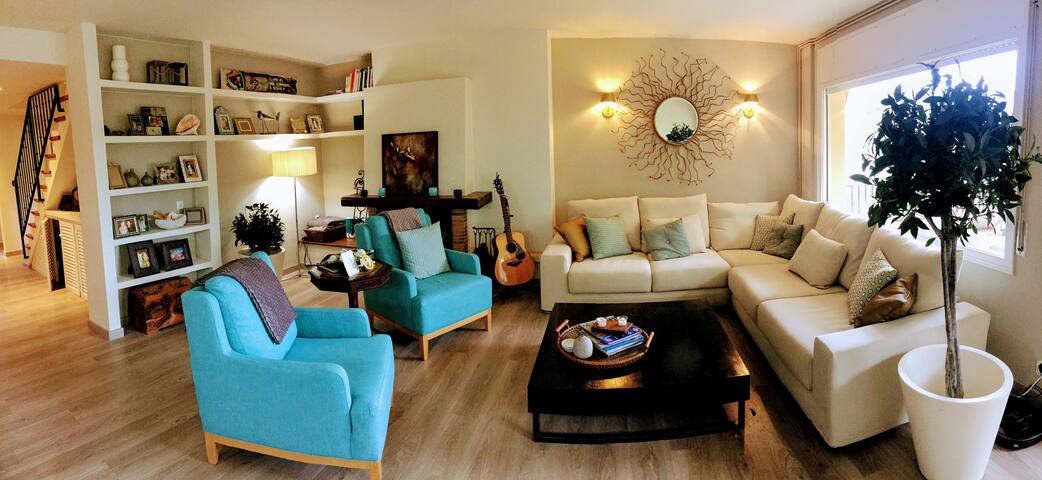 Perfect Spacious Family Flat, Steps from the Beach