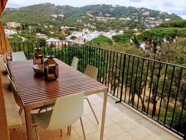 Perfect Spacious Family Flat, Steps from the Beach gallery image 4