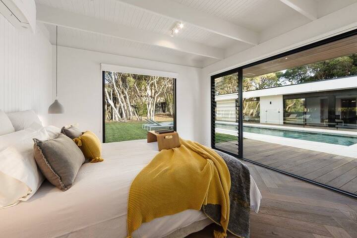 Luxury Beach Villa gallery image 5