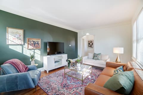 The Charming Cottage-Game Room-King Bed-Grill