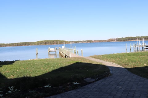 Waterfront 3k sqft home w/ pier, 5 bdrm & 3 bath