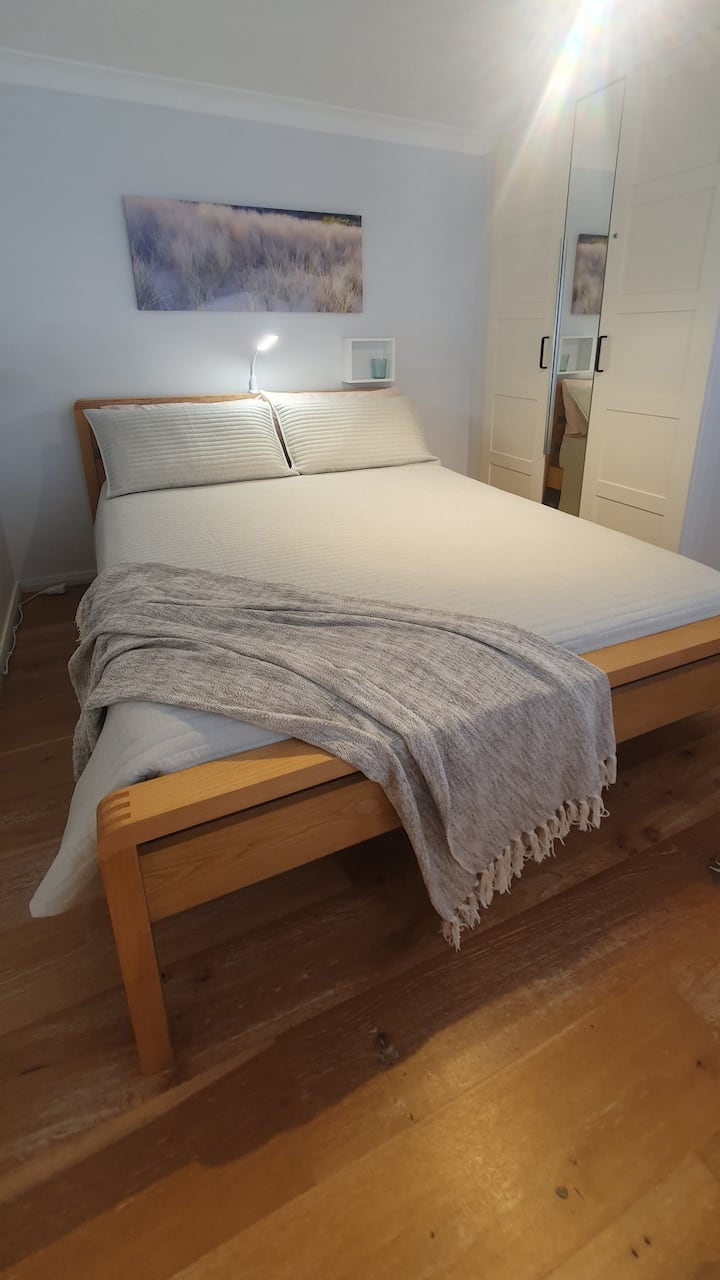 Cama doble muy cómoda.