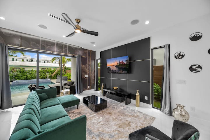 Las Olas Elements with Pool & Spa Near Beach gallery image 4