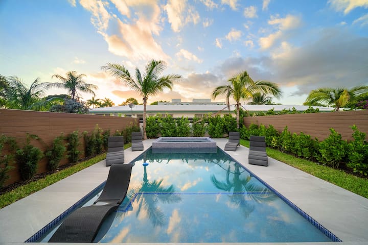 Las Olas Elements with Pool & Spa Near Beach gallery image 2