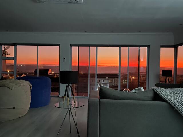 Golden Horizon Penthouse gallery image 3