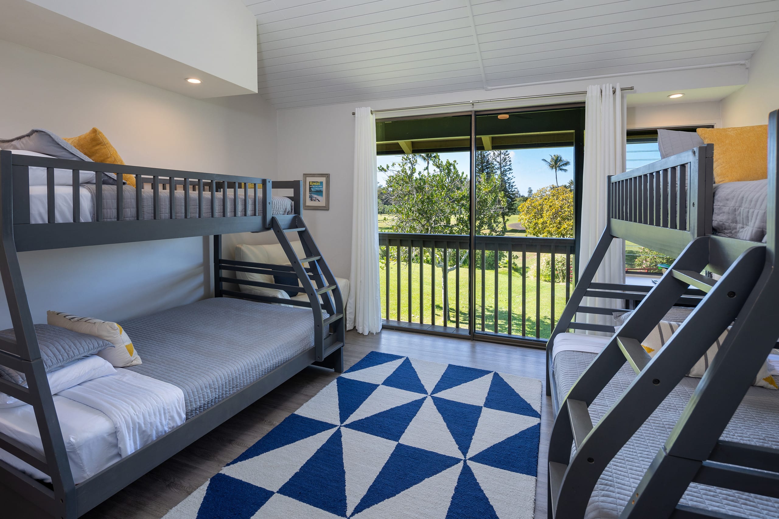 Condo in Kahuku · ★5.0 · 3 bedrooms · 6 beds · 2 private baths - Image 3