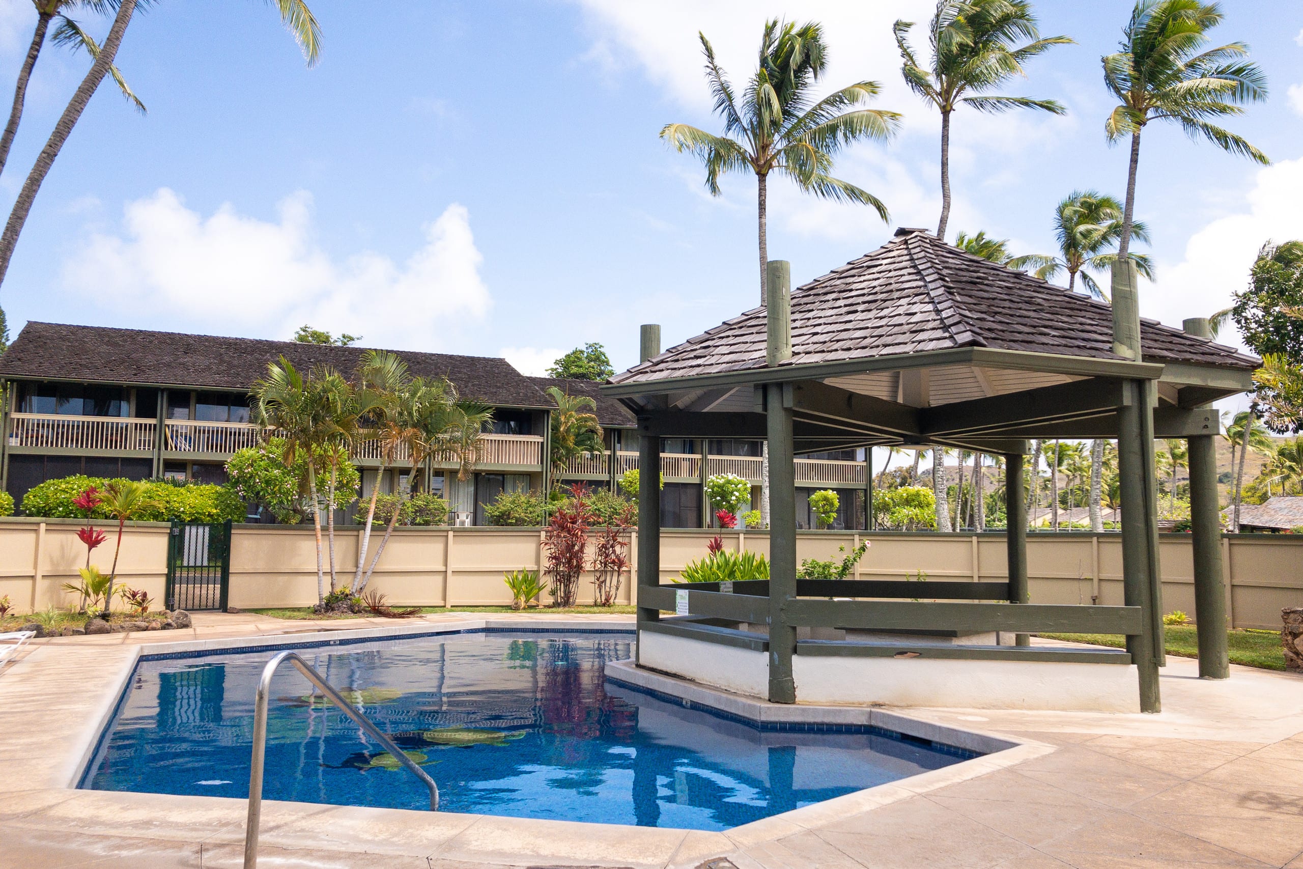Condo in Kahuku · ★5.0 · 3 bedrooms · 6 beds · 2 private baths - Image 56