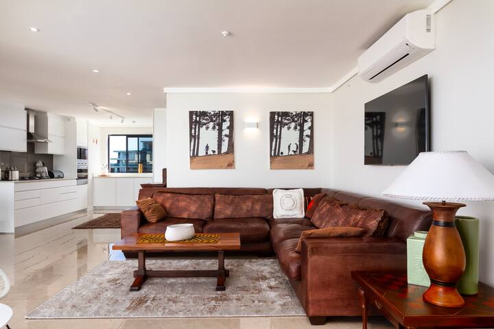 Modern 3 Bedroom Apartment gallery image 3