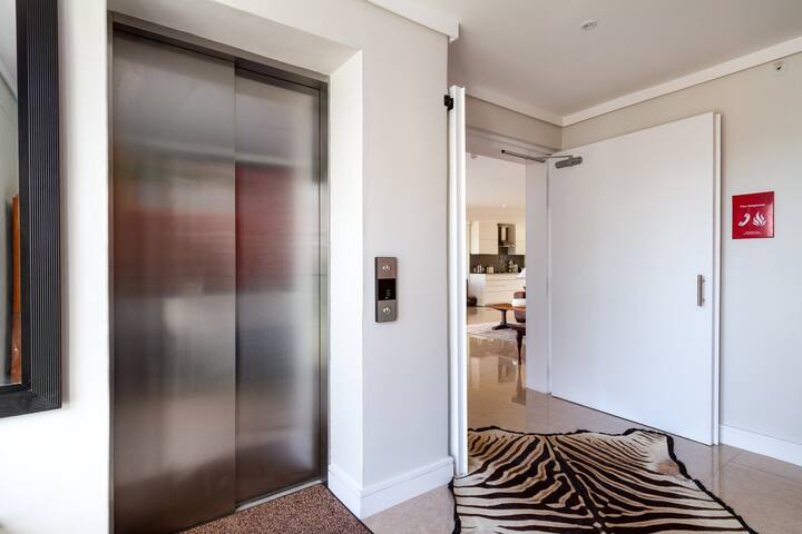 Modern 3 Bedroom Apartment gallery image 4