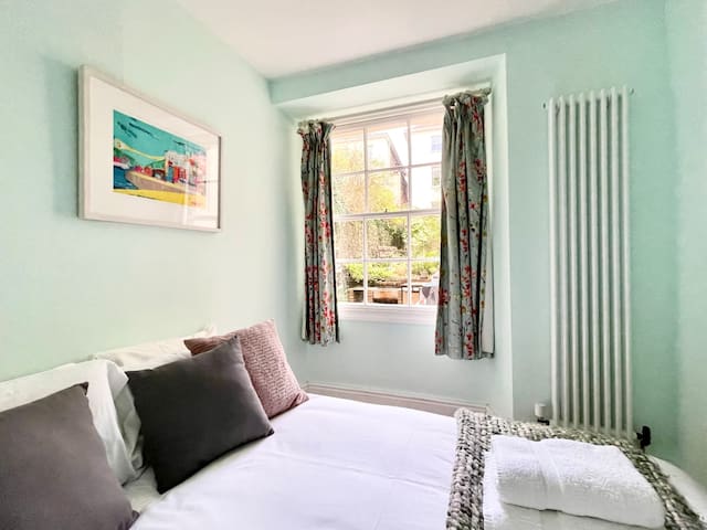 2 Bed Apartment in the Heart of Clifton Village gallery image 5