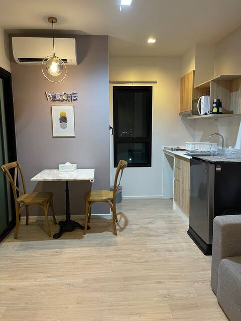 Central mall, Free pickup, 1 B 1 Living, Top floor