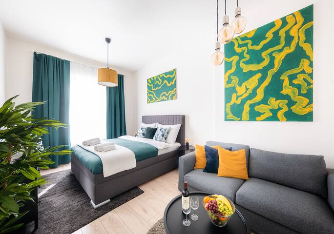 4BR+2Bath Amazing central apartment gallery image 2