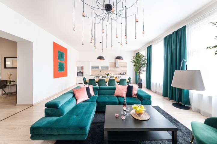 4BR+2.5Bath Modern apartment gallery image 2